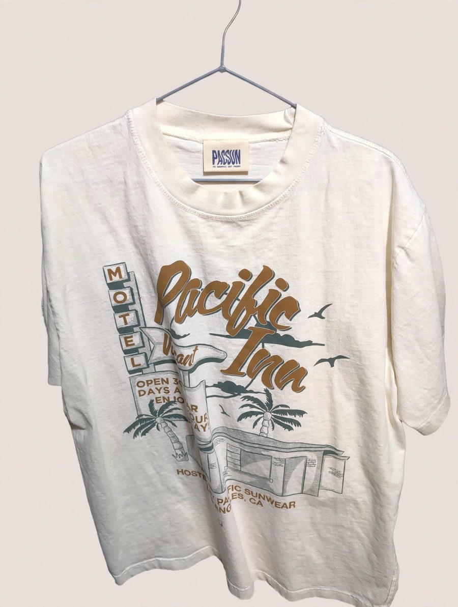 Cream 'Pacific Inn Motel' graphic tee