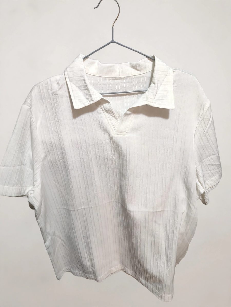 White crinkle-texture polo